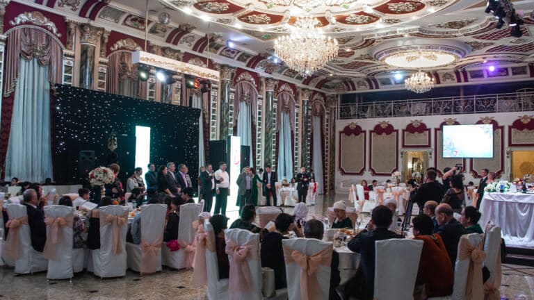 Как сказать тост на казахском языке и не растеряться на тое