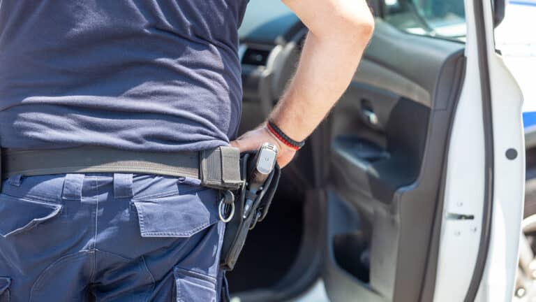 Полиция ищет детей-вандалов, разобравших плитку фонтана в Темиртау