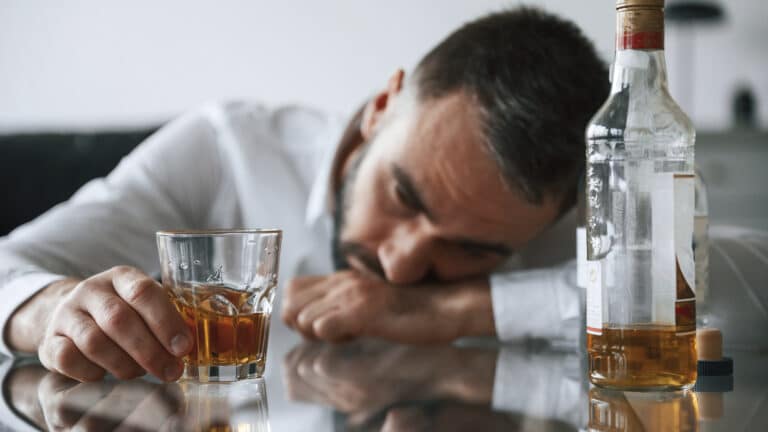 Исследование показало, что склонность к зависимости связана с комбинацией генов