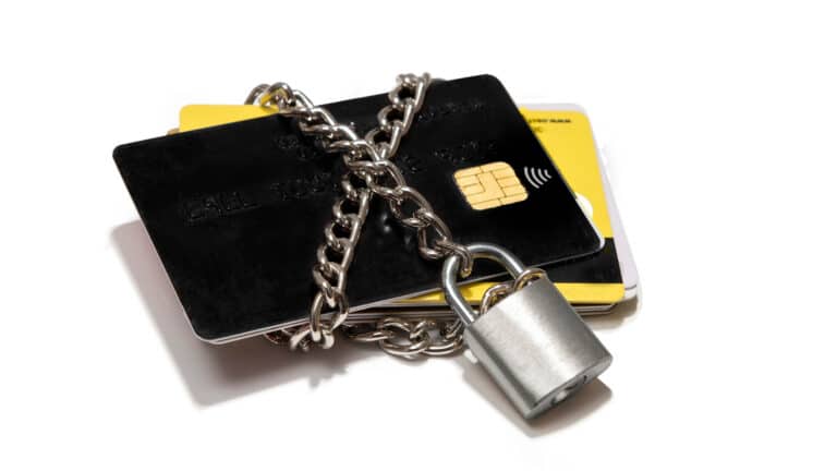 Казахстанцам блокируют счета из-за рассинхрона данных налоговой и eGov