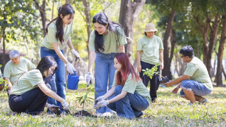 Школьников в Казахстане обяжут заниматься волонтерством с 7 класса