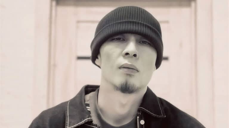 Рэпера Qarakesek сняли убирающим мусор в Актобе