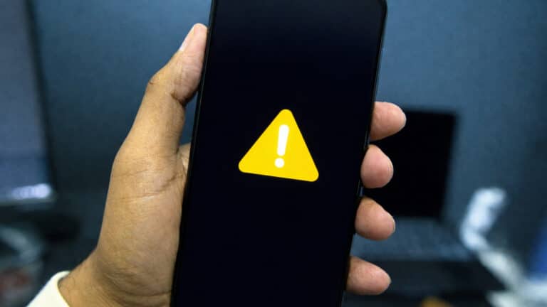 В Казахстане можно было легально хранить экстремистские материалы на телефоне