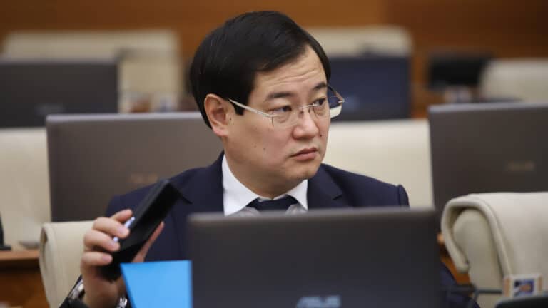 «Сметать все на пути»: Куспеков предложил ввести Fire Lane для пожарных авто