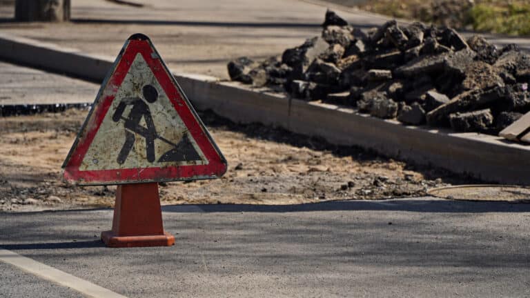 Полиция Астаны призвала водителей не жаловаться на пробки из-за ремонта