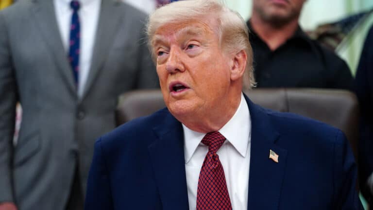 «Зачистка» в Белом доме: Трамп уволил третьего министра-женщину за неделю