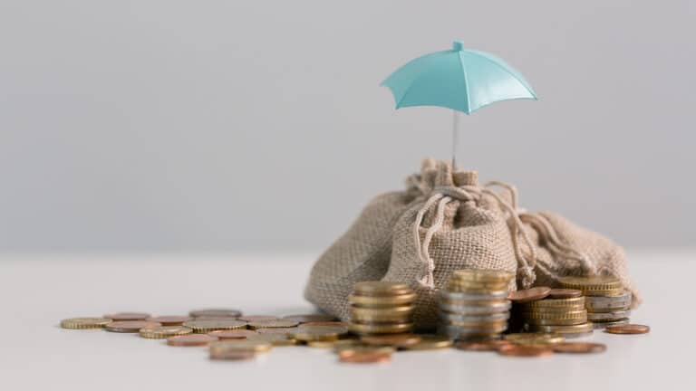 Почему 30 лет идеальное время для казахстанца начать копить на пенсию