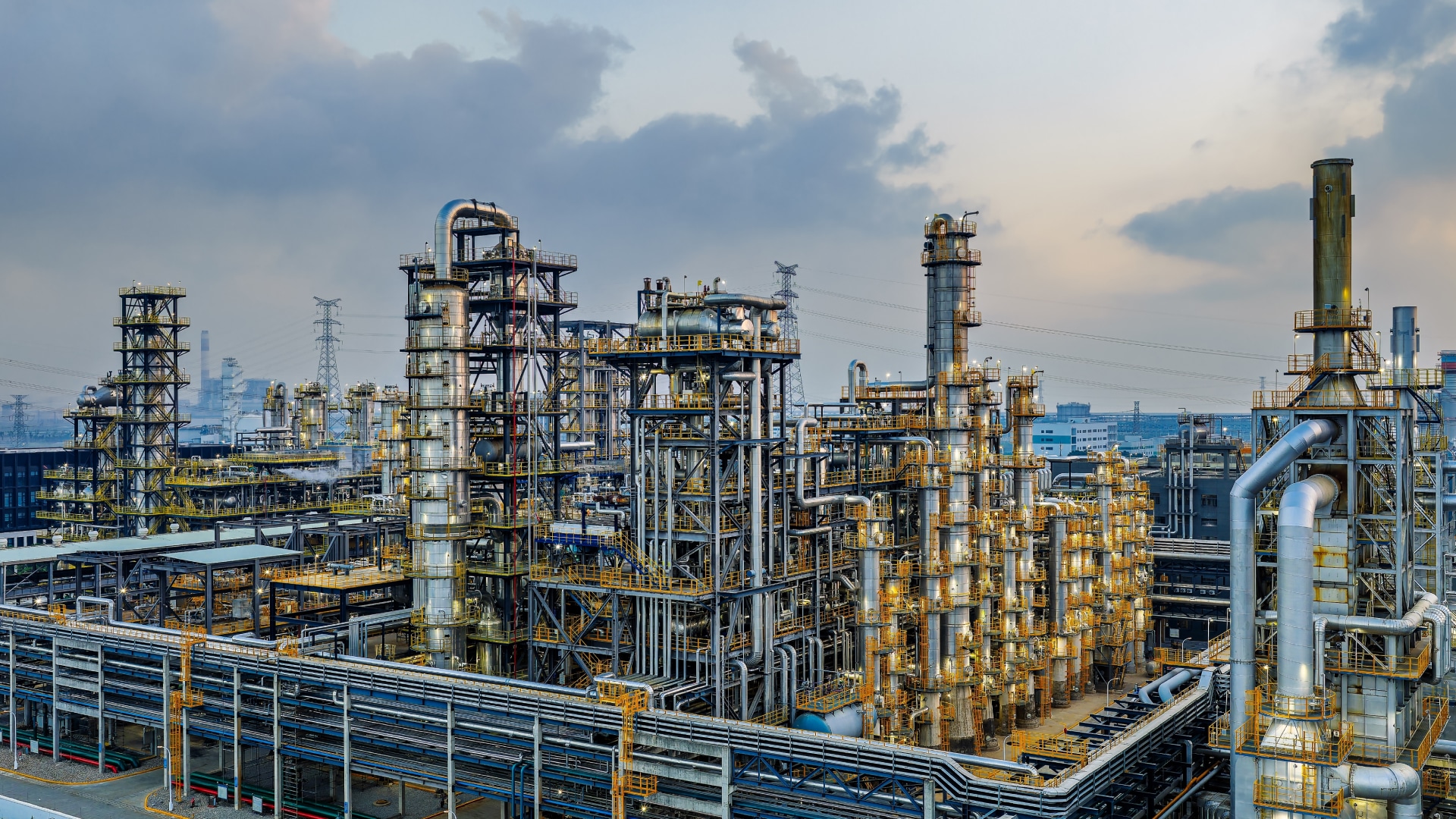 Почему операторы Тенгиза и Кашагана не закупают казахстанские материалы