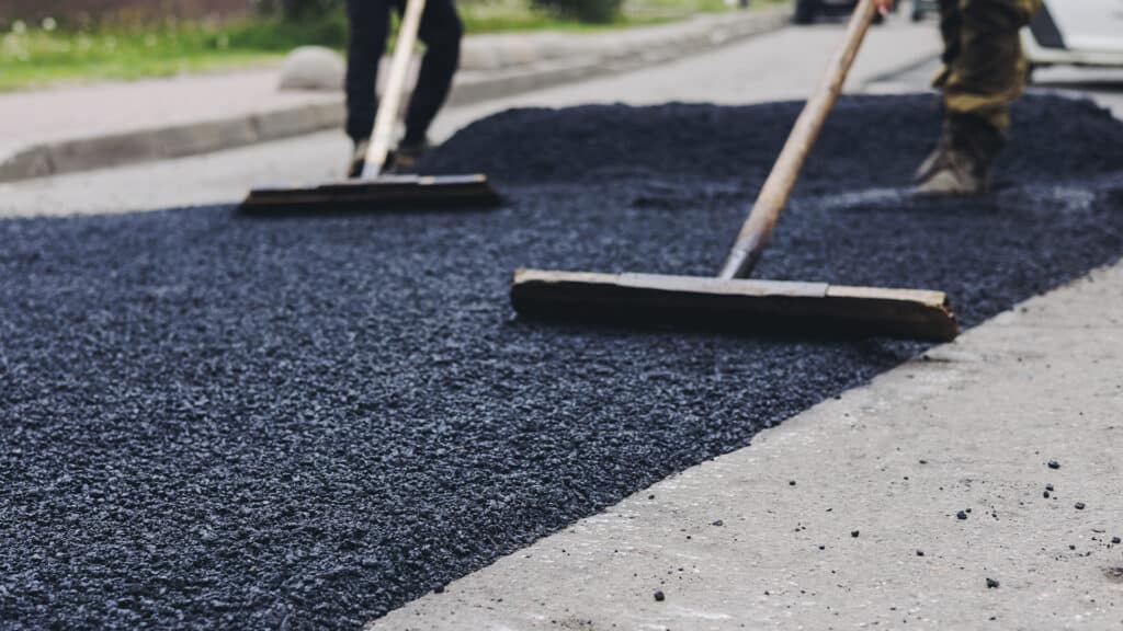 Казахстан увеличил импорт сырья из РФ для производства дорожного битума/shutterstock, бильд-редактор: Дастан Шанай