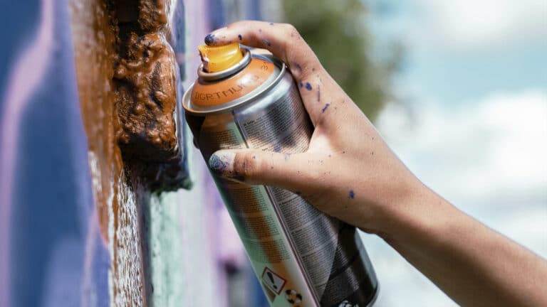 Новый мурал казахской девушки появился рядом с ЛРТ в Астане