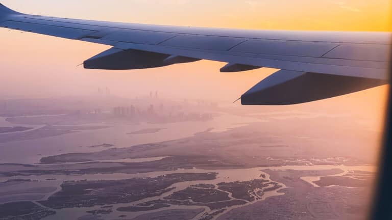 Air Astana вновь продлила отмену рейсов в Дубай: казахстанцам предложили варианты