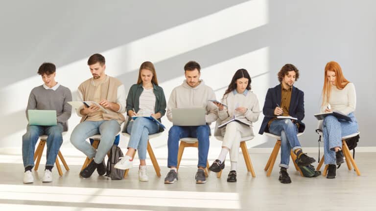 Около 25 тыс. выпускников в Казахстане могут ежемесячно получать 130 тыс. тенге