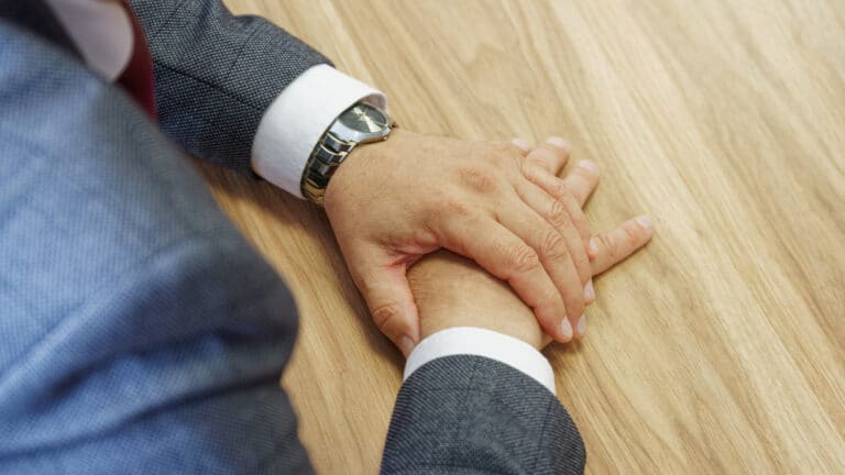 В Казахстане могут начать массово проверять госслужащих на наркотики