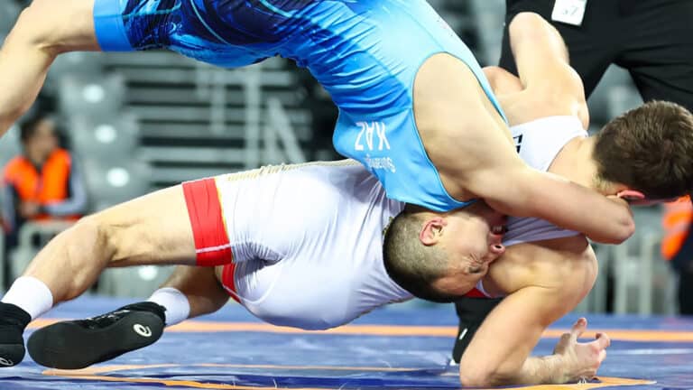 Бекзат Уркимбай проиграл схватку за бронзу на чемпионате Азии по борьбе