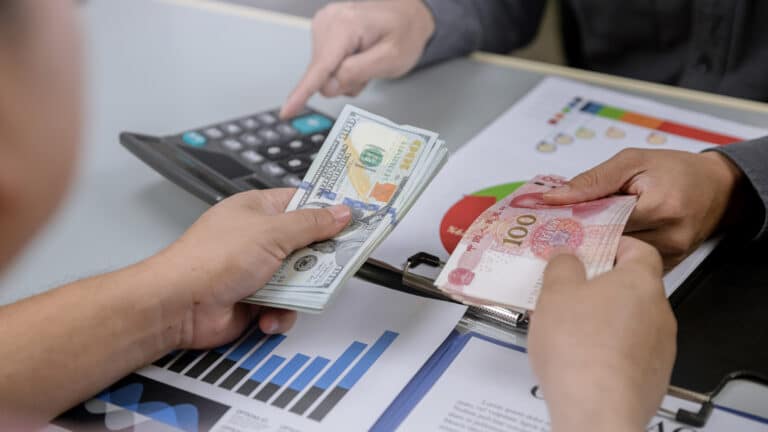 Нацбанк Казахстана разъяснил «новые правила» по валюте