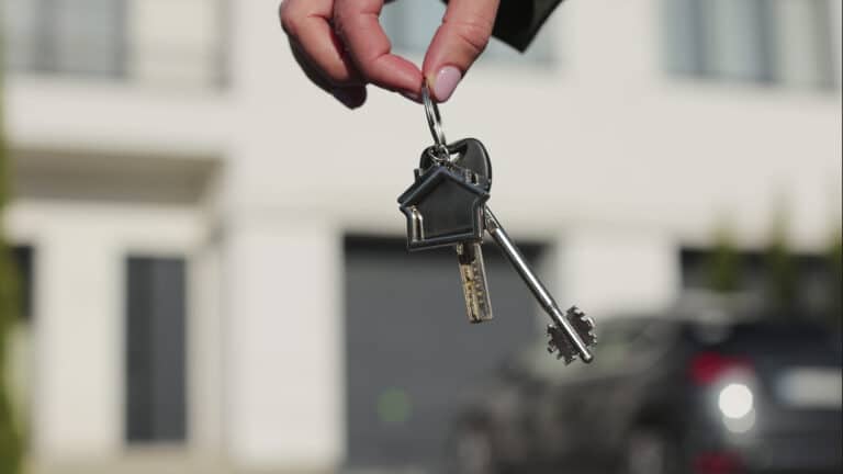 «Дочкам» банков разрешили сдавать в аренду проблемные активы