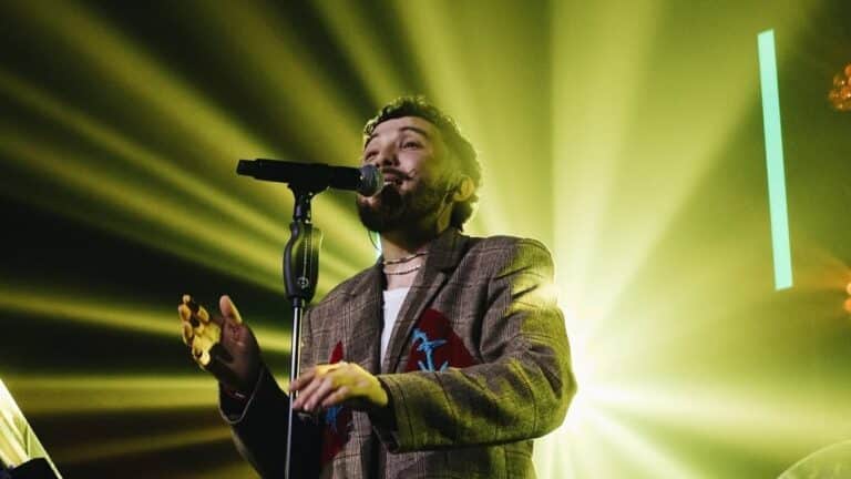 «Көп нәрсе үйрендік» – әнші Қанай жақында қаза болған анасын еске алды