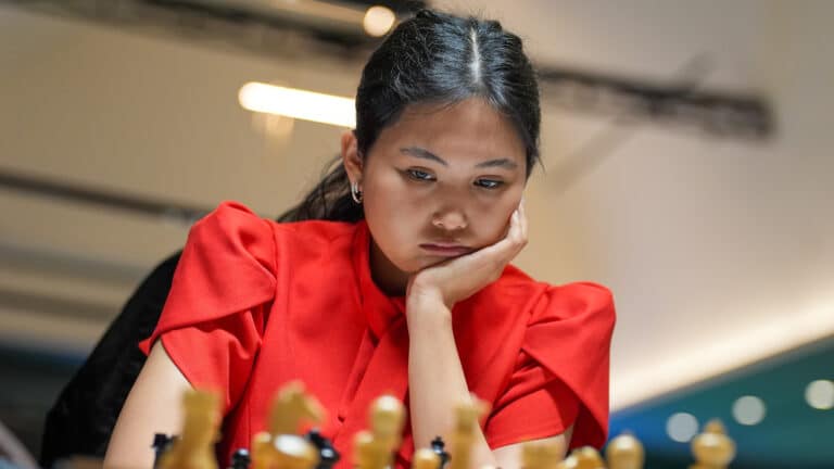 Бибисара Асаубаева лидирует после четырех туров турнира претендентов