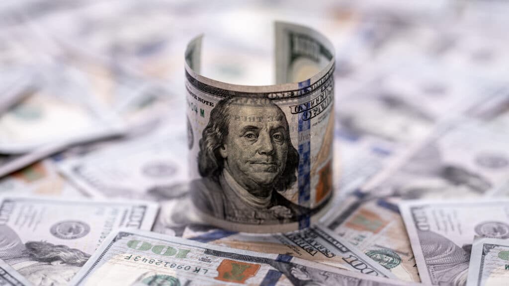 Доллар в Казахстане вплотную приблизился к 460 тенге/shutterstock, бильд-редактор: Милош Муратовский