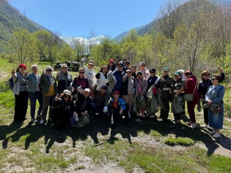 Тысяча человек очистили ущелье Аюсай в Алматы и вывезли 450 м³ мусора