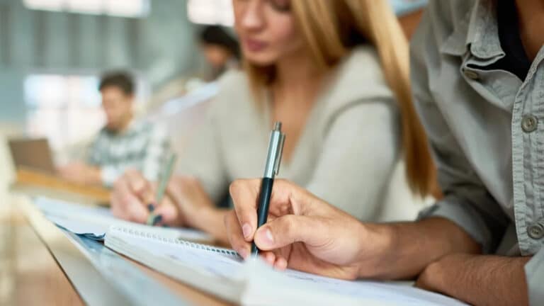 Шетелдік студенттер ел бюджетіне 22 млрд теңге құйды