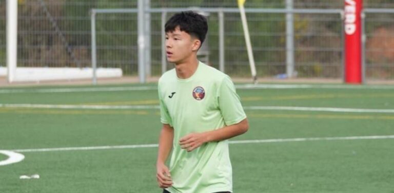 Қазақстандық футболшы «Барселонамен» келісімшартқа отырды