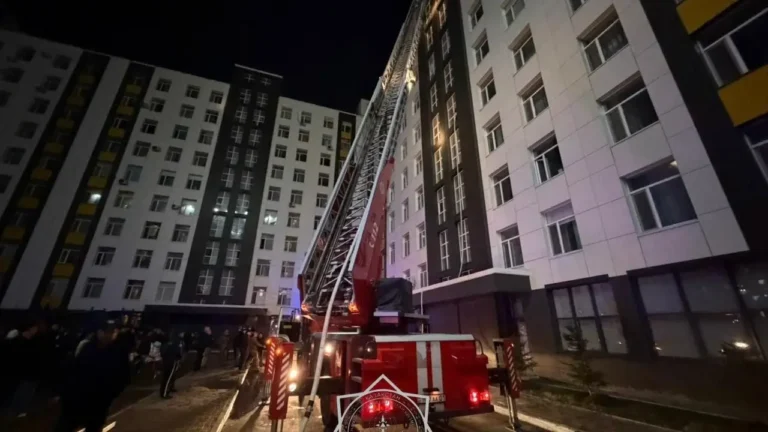 Астанада көпқабатты үйден өрт шықты