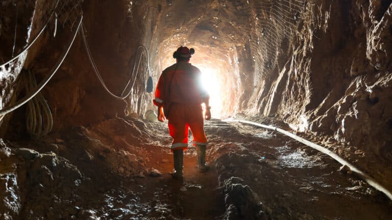 В Хромтау задержали банду, вымогавшую деньги у шахтеров Донского ГОКа