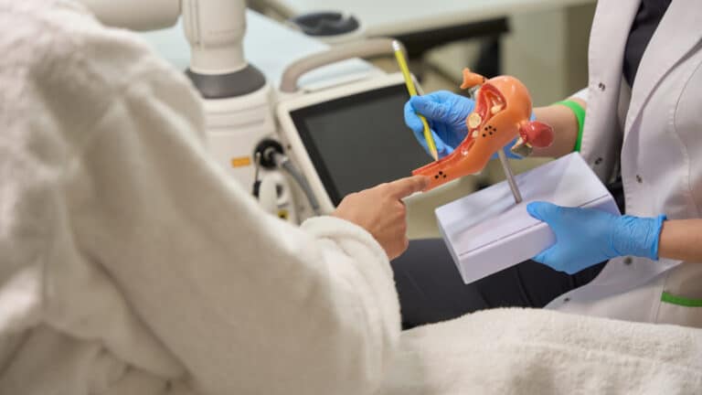 Врач-гинеколог рассказала, когда кровянистые выделения вне менструации бывают опасны