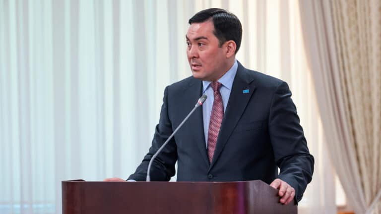Kazakhstan cuts oil production and exports by 20%