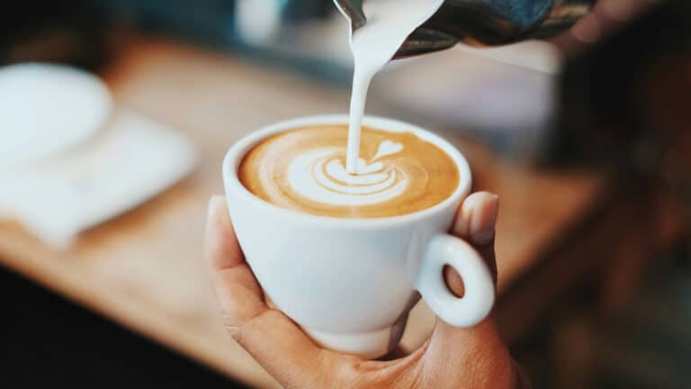 Казахстанцы подсели на кофе несмотря на рост цен на напиток