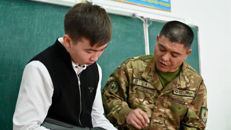 Каждый седьмой учитель НВП в Казахстане не служил в армии