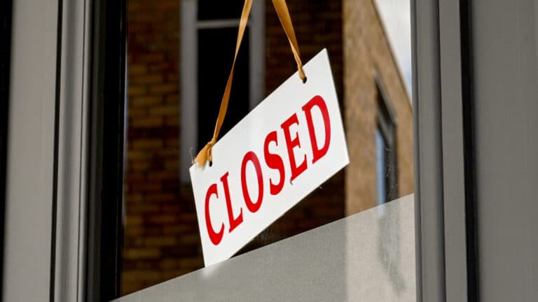 Вовлекали детей в правонарушения: почему закрыли 10 заведений в Алматы