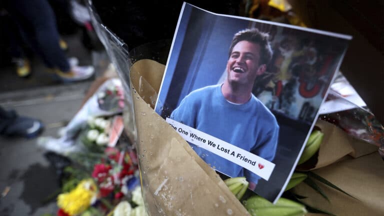 Виновную в смерти Мэтью Перри «королеву кетамина» посадили на 15 лет