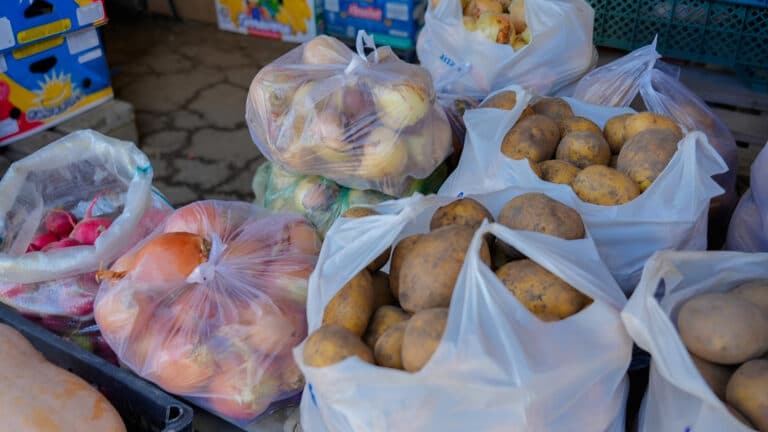 В Астане массово проверяют рынки из-за цен на мясо