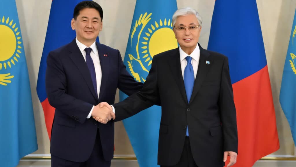 «Золотые буквы истории»: о чем договорились президенты Казахстана и Монголии