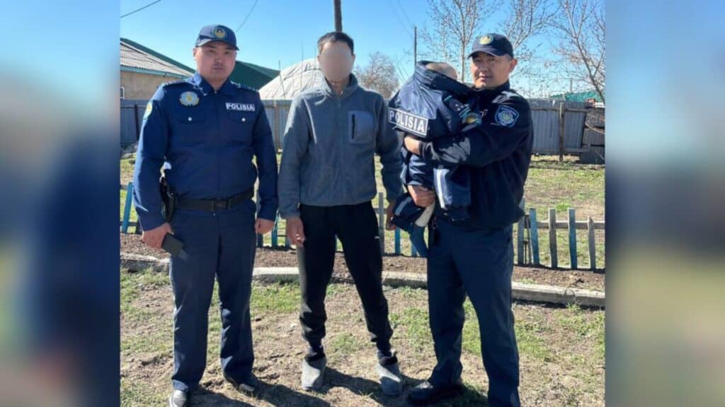 В ВКО полицейские нашли и вернули домой двухлетнего ребенка