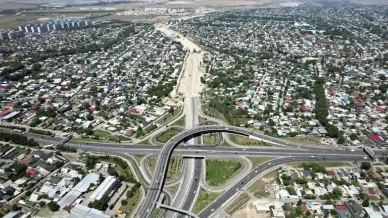 В акимате назвали срок окончания на улице Саина в Алматы