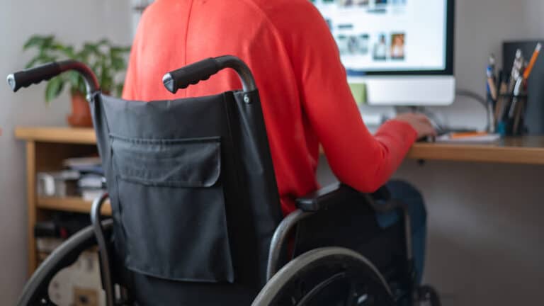 От Karina Paper до БРК: бизнес Казахстана обязали нанять 17 тыс. лиц с инвалидностью