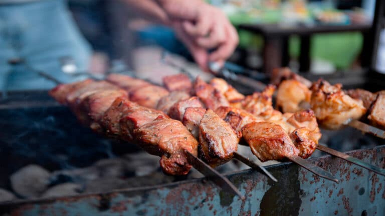 Праздники в мае для казахстанцев могут закончиться резкими заморозками