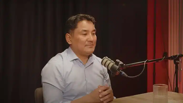 Тамақ дұрыс берілмейді, серуенге шығармайды: Алмасбек Садырбай аштық жарияламақ