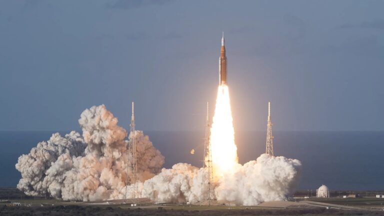 Жарты ғасырдан соң төрт ғарышкер Айға аттанды