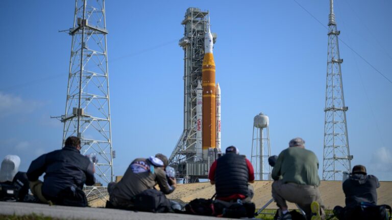 Төрт ғарышкер бүгін Айға ұшады: тікелей трансляция