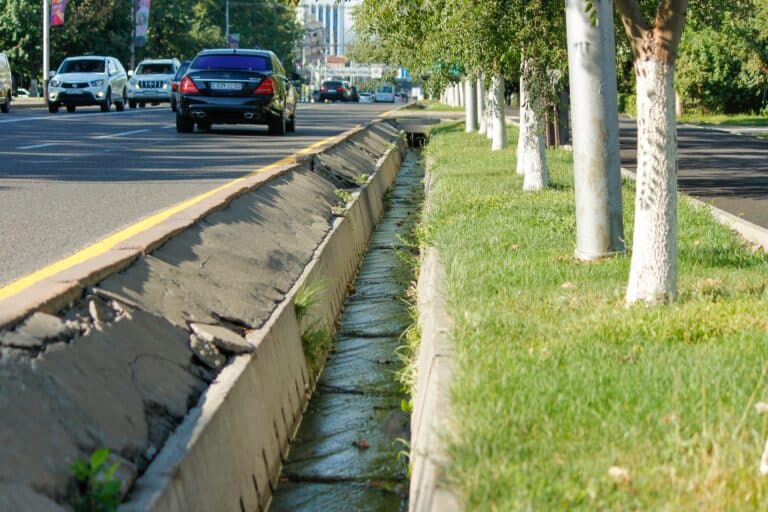 В акимате Алматы объяснили, зачем закрывают арыки