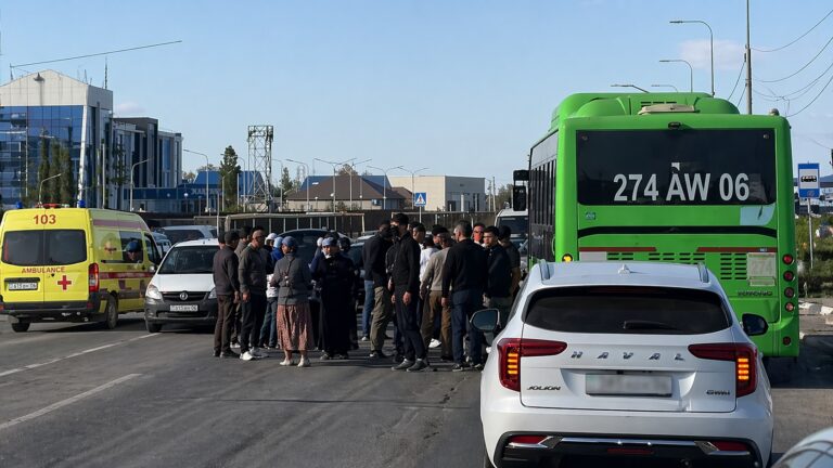 В Атырау автобус сбил 9-летнего школьника