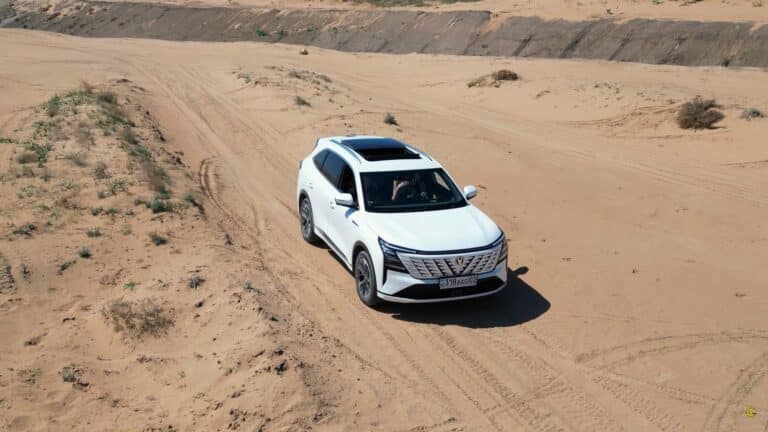 Автоблогер из Алматы протестировал Changan CS75 Plus на песке