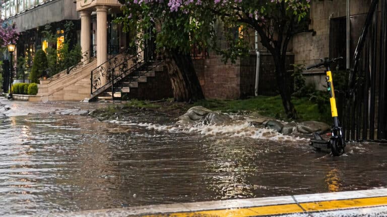 Жители Алматы жалуются на подтопления после дождя