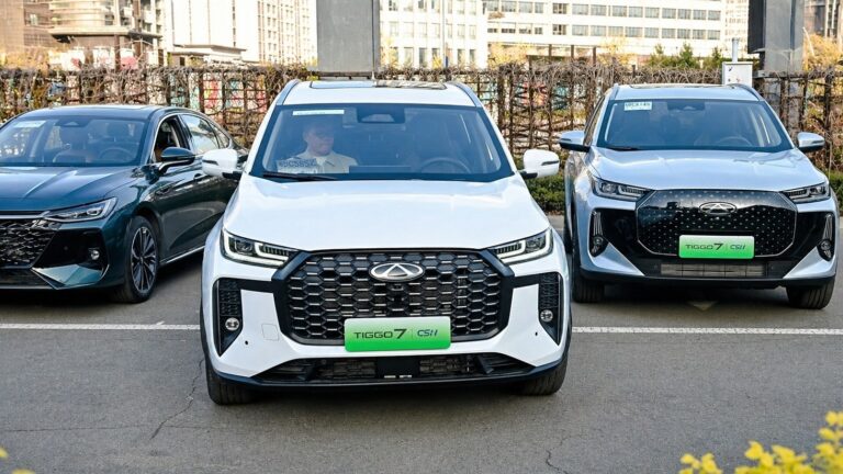 Chery Tiggo 7 и 8 научатся парковаться без водителя в 2026 году