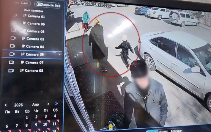Девочку пытались похитить со двора в Актобе под предлогом подарка