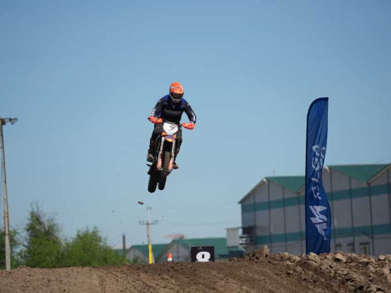 В Алматы с ревом стартовал сезон мотокросса в Казахстане